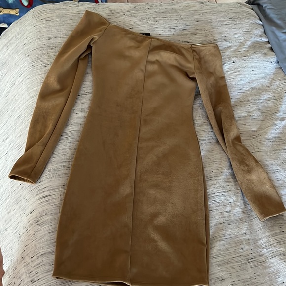 Suede camel fashionnova dress size Medium - Picture 3 of 3